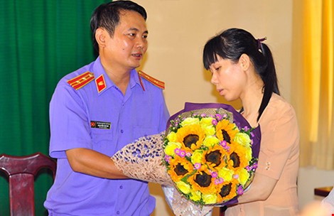 Vụ bà chủ đầm tôm: Khởi tố 5 bảo vệ rừng