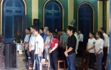 Đánh bạc qua mạng hàng trăm tỉ đồng, 25 người lãnh án