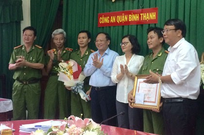 Lãnh đạo TP.HCM khen thưởng nóng Công an quận Bình Thạnh