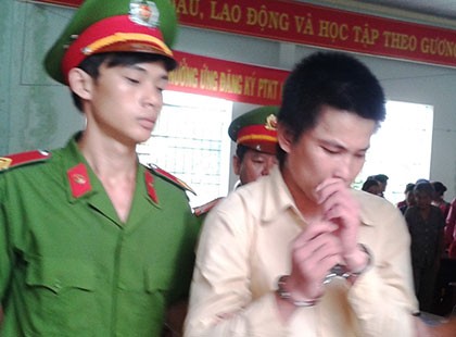 Bênh mẹ, em giết anh lãnh 10 năm tù