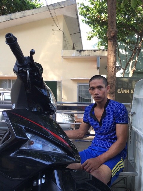 Người dân bắt giữ tên cướp nguy hiểm