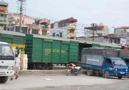 Phát hiện hàng trăm kiện hàng lậu vận chuyển bằng tàu hỏa