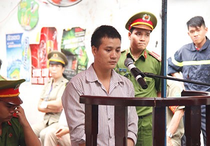 Bị từ chối ân ái, chồng đâm chết vợ