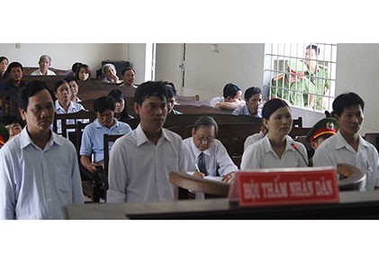 Cố ý làm trái, 4 bị cáo hầu tòa