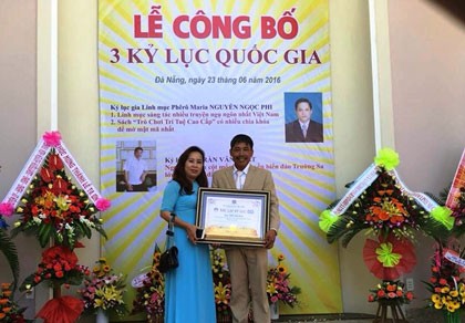 Mô hình cột mốc chủ quyền Trường Sa nhận kỷ lục Việt Nam