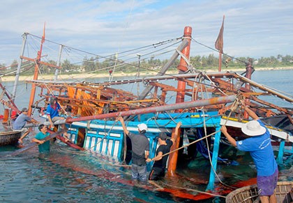 Chìm tàu, ngư dân thiệt hại hơn trăm triệu đồng