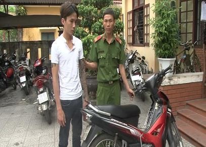 Bắt nghi can trộm xe máy chỉ sau 2 giờ gây án