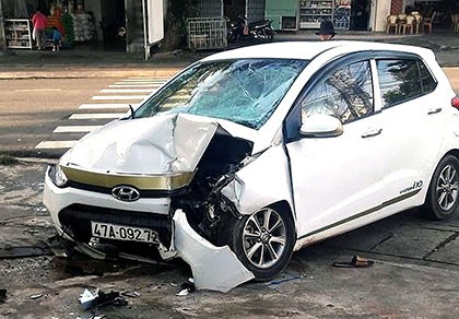 Ô tô tông liên hoàn, 7 người đi cấp cứu