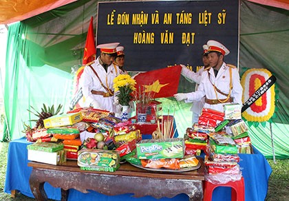 Đón liệt sĩ về nghĩa trang quê nhà sau 46 năm hy sinh