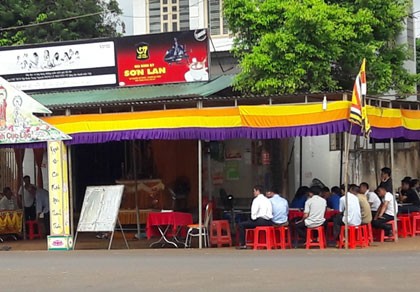 Nam thanh niên chết trong tư thế treo cổ bằng thắt lưng