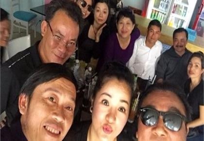 Hoài Linh, Thúy Nga bị ‘ném đá’ vì làm điều này trong lễ tang