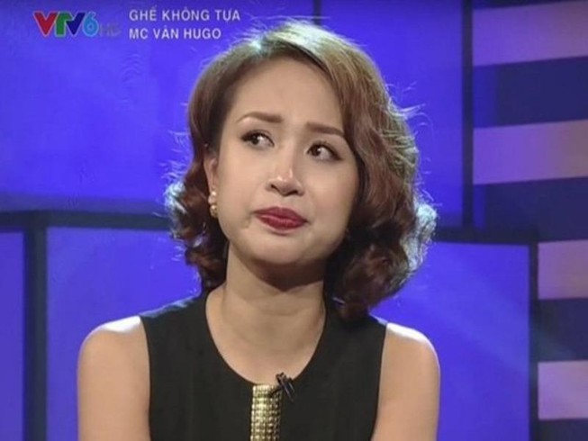 Vân Hugo chia sẻ bị hỏng mắt, mất giọng