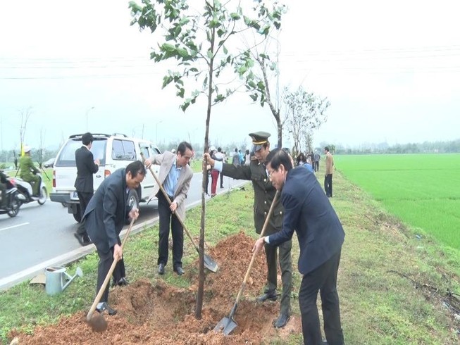 Huế phát động trồng cây đầu xuân Đinh Dậu