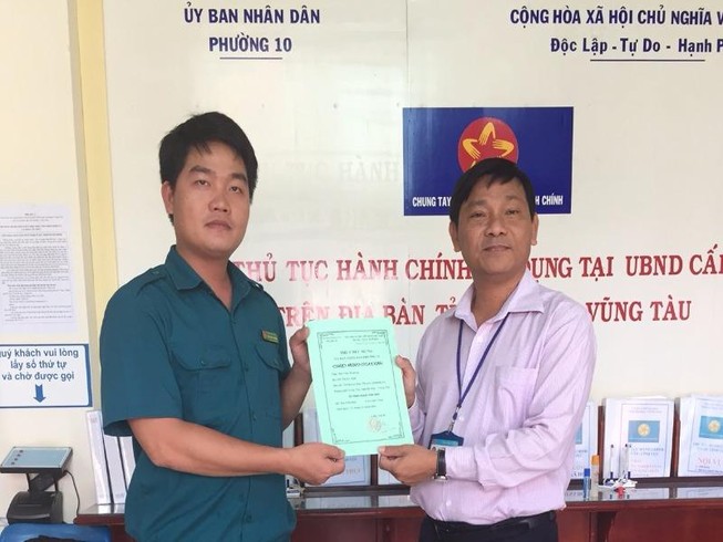 Phường gửi thiệp chúc mừng đám cưới, khai sinh công dân