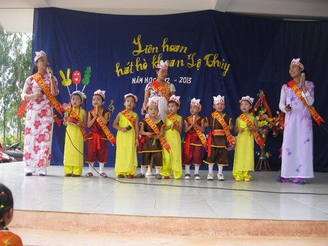 Bộ Tư lệnh Thái Bình Dương Hoa Kỳ tài trợ trường học