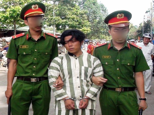 Đôi nam nữ bị cướp, hiếp khi đang tâm sự