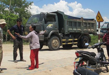 Xã không được “bôi xấu” lý lịch công dân