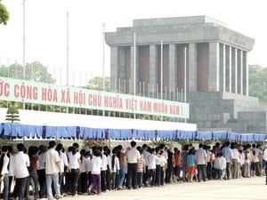 Hơn 36.000 người vào Lăng viếng Hồ Chủ tịch trong ngày 2/9