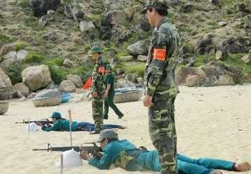 Bình Định huấn luyện ngư dân bắn mục tiêu trên biển