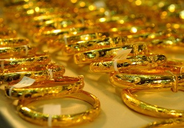 Trượt dốc, vàng giảm trên 300.000 đồng mỗi lượng