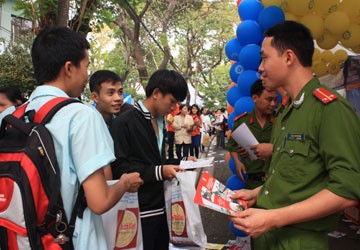 Tuyển sinh ĐH, CĐ 2012: Lưu ý khi vào trường công an, quân đội