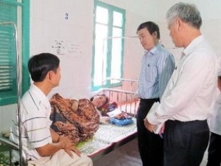 Vụ tiêm 3 trẻ chết do chích ngừa ở Quảng Trị: Đình chỉ 2 cán bộ y tế