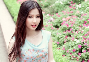 Diễm My 9x gợi cảm trong nắng Sài Gòn