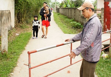 Cả làng làm rào chống trộm chó