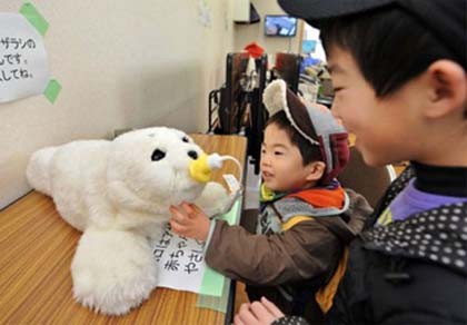 Robot xoa dịu nỗi đau sóng thần Nhật