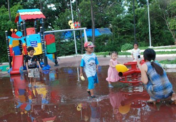 Khu vui chơi thiếu nhi: Con chơi, cha mẹ lo