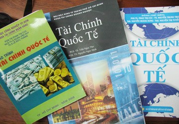 Phó giáo sư, tiến sĩ... “luộc” sách!