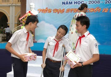 Đôi chân ấy đã mãi ra đi