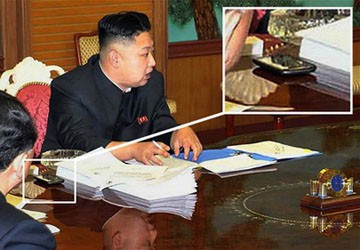 Kim Jong-Un và chiếc điện thoại thông minh bí ẩn