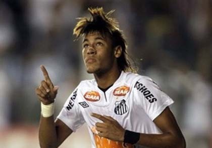 Thần đồng Neymar lại khiến các ông lớn "rỏ dãi"