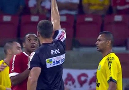 Cựu sao M.U vật vã tìm lại phong độ ở quê nhà Brazil