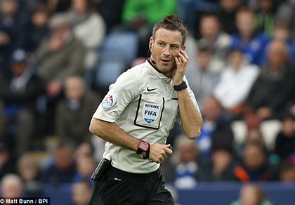 Trọng tài bắt chính derby Manchester: Ác mộng của M.U!