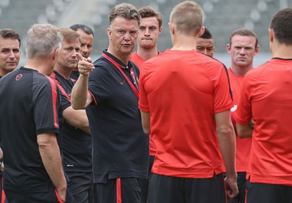 Van Gaal lo lắng điều gì trước trận derby Manchester?