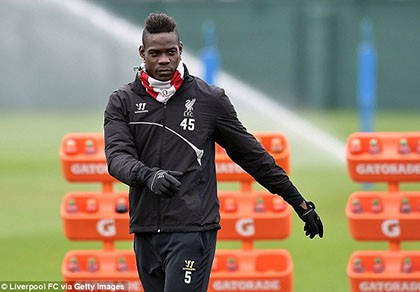 Hài hước: CĐV ‘đua nhau’ bầu Balotelli là cầu thủ xuất sắc nhất Liverpool
