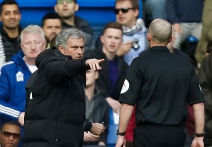 Lộ diện trọng tài bắt chính đại chiến Chelsea – Man Utd