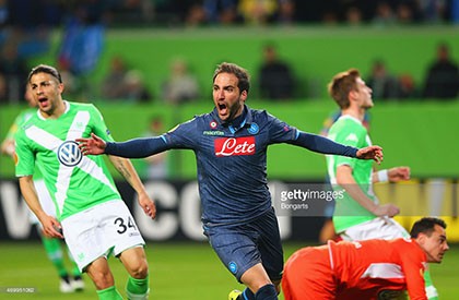 Wolfsburg 1-4 Napoli: Khuất phục bầy sói