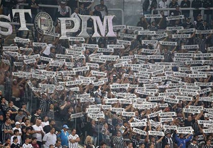 Tám CĐV bóng đá bị bắn chết tại Brazil