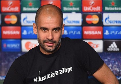 Guardiola gặp vạ với dòng chữ trên áo phông