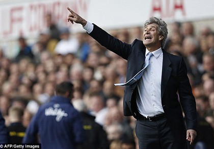 Pellegrini lại đá đểu Chelsea