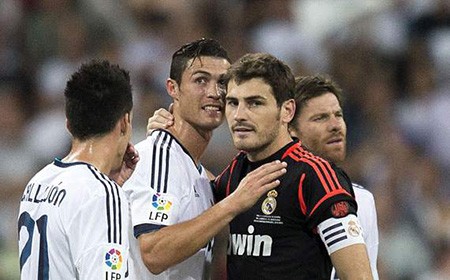 Bản tin tối (13/5): Ronaldo, Casillas rời Real; Đại gia “xâu xé” Benteke; M.U, Arsenal bỏ lỡ Khedira