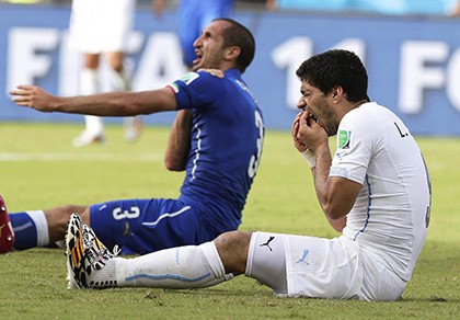 Thú vị: Suarez tái ngộ với hai “nạn nhân” ở chung kết C.L