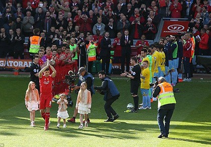 Liverpool thua ngược ở trận Gerrard chia tay Anfield