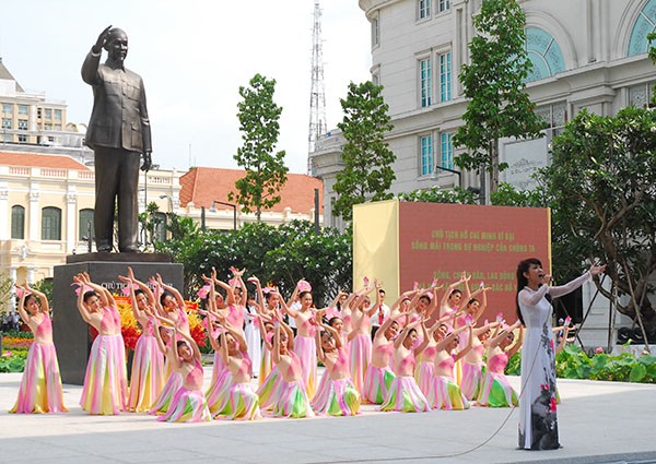 TP.HCM: Khánh thành tượng đài Chủ tịch Hồ Chí Minh