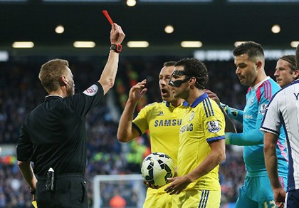 Fabregas bị đuổi, Chelsea nhận trận thua đậm nhất mùa