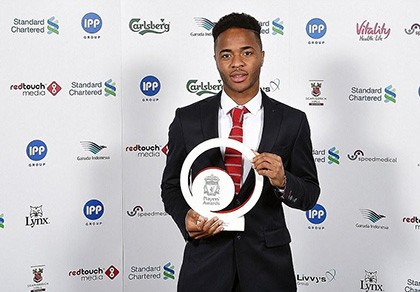 Sterling bị la ó trên bục nhận giải