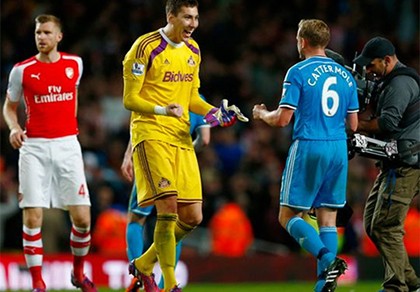 Hòa Sunderland, Arsenal hết hi vọng về nhì